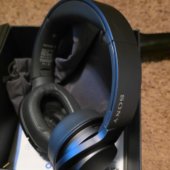 Sony Over-Ear Headphones - Black - Picture 3 of 5
